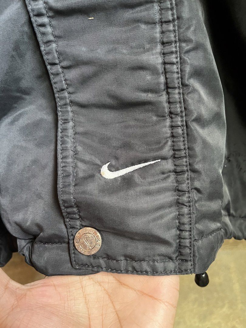 VINTAGE NIKE USA WINDBREAKER (Category: Hoodies) located in Cagayan de Oro. Submitted by rewornthriftph (Listing ID 1450291725, Image 3). Description: VINTAGE N1K3 USA WINDBREAKER width: 24 length: 31 BEST FIT XL Color rate: 9/10 Issue: SLIDE TO SEE DETAILS In GOOD Condition Payment Methods: GCASH/JNT PLS MANAGE YOUR EXPECTATIONS. THRIFT ITEMS, NO CANCELLATION P1000.