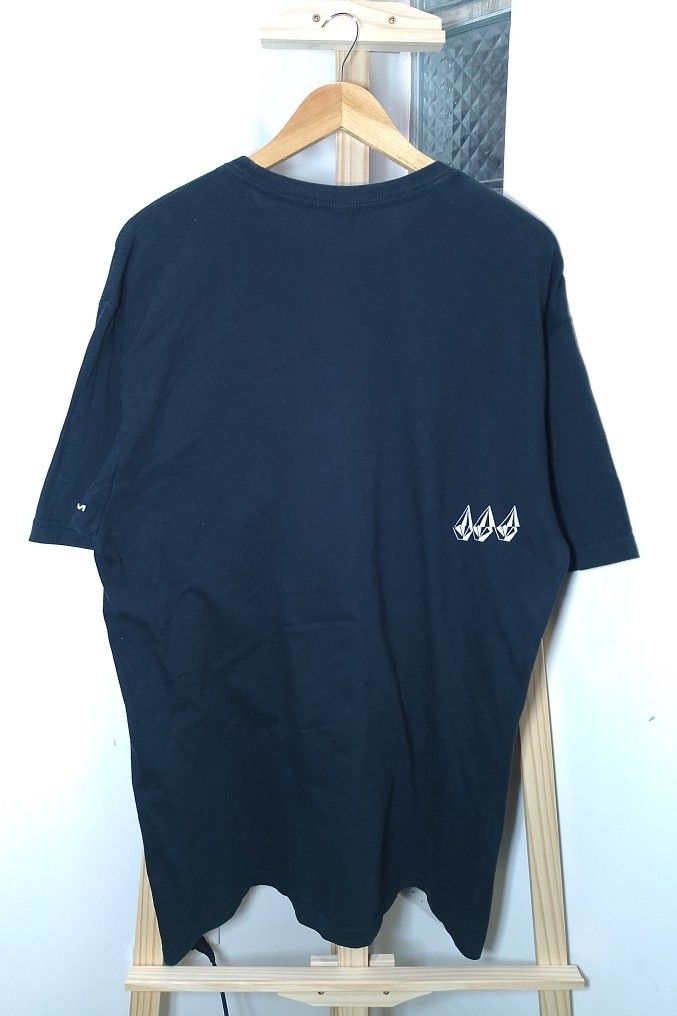 Volcom Black T-Shirt XL/TG (Category: Tshirts & Polo Shirts ) located in Manila. Submitted by patrickjos06722 (Listing ID 1450143736, Image 2). Description: - Black Volcom T-shirt - Size: XL/TG - Volcom logo on front and back - Measurements: Approx. 23" pit to pit, 30" length - Perfect for casual wear - Slightly heavy cotton - Perfect for tall and lanky frames.