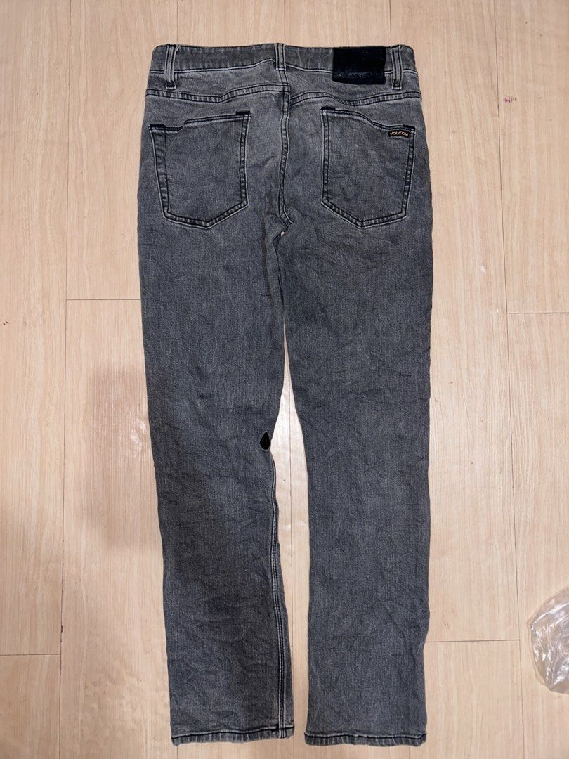 Volcom vorta slim straight pant (Category: Jeans) located in Dipolog. Submitted by adrian281994 (Listing ID 1450274981, Image 3). Description: Volcom vorta slim straight pants - Size 29 waist fis 30 - Classic five-pocket styling - Button and zip fly closure - Features a stylish washed-out look - Ideal for everyday casual wear - Versatile: pairs well with t-shirts and shirts.