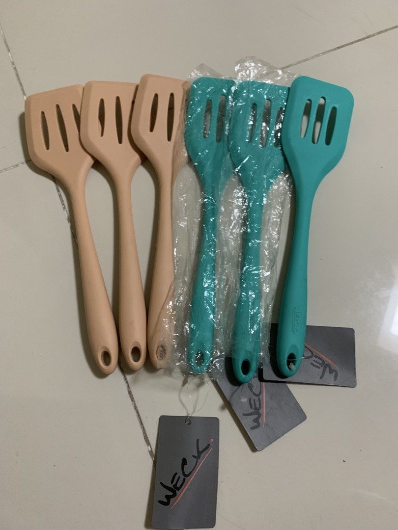 Weck Silicone Spatula Turner Set (Category: Dinnerware & Cutlery) located in Cavite. Submitted by rwyanewade39874 (Listing ID 1450137224, Image 2). Description: - Set of Weck silicone spatulas - Available colors: beige, teal, light blue, grey - brand new in original packaging - Ideal for both cooking and baking - easy to clean - Non-stick Silicone Slotted Turners Brandnew High Quality Di nalulusaw ₱180 each.