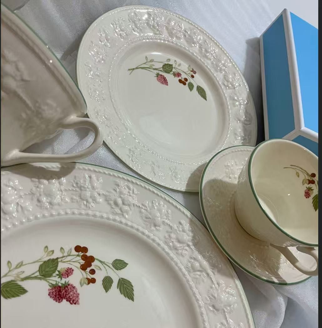 Wedgwood Festivity Raspberry Embossed Dinnerware Set511990447369113601