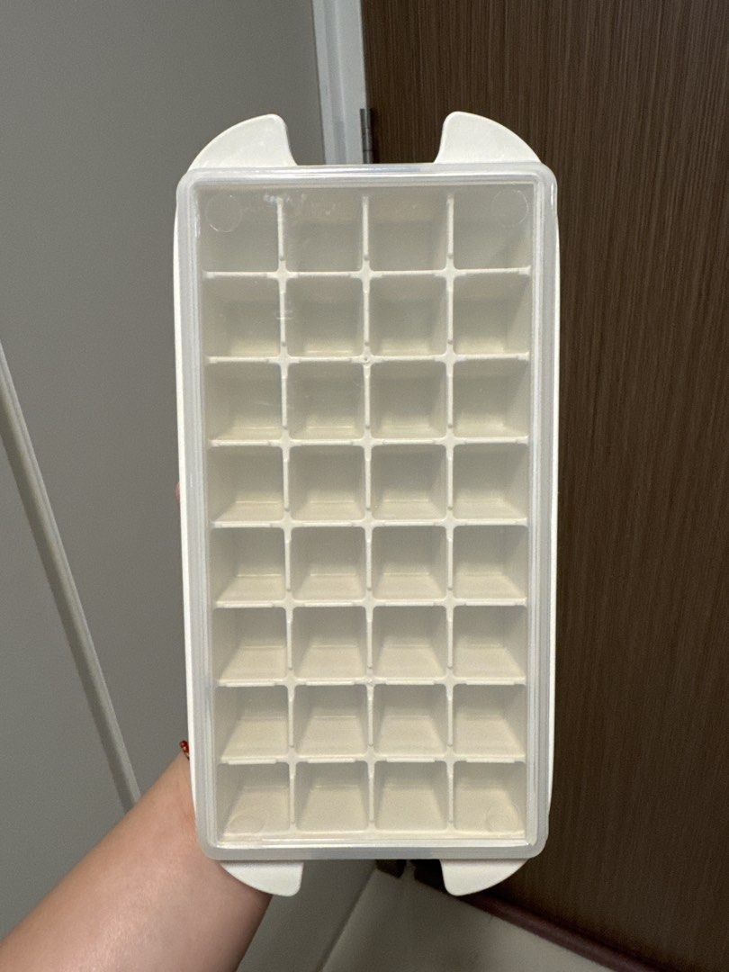 White Ice Cube Tray with Lid512267479249725440