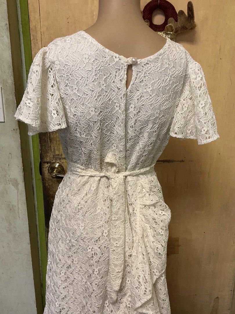 White lace dress (Category: Dresses) located in Dolores. Submitted by narssandra (Listing ID 1450219370, Image 3). Description: Never been used Best fits s-m.