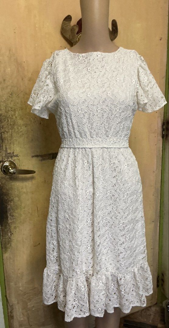 White lace dress (Category: Dresses) located in Dolores. Submitted by narssandra (Listing ID 1450219370, Image 1). Description: Never been used Best fits s-m.