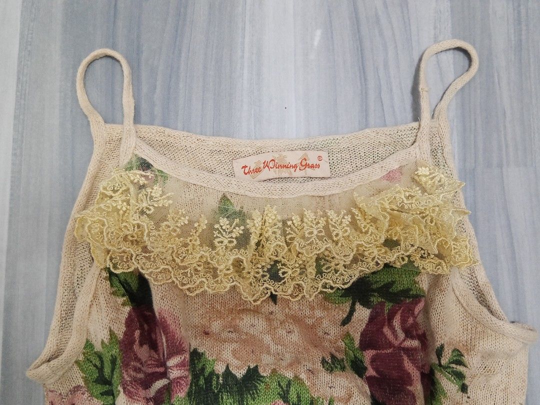 Floral Lace Trim Tank Top (Category: Sleeveless) located in Manila. Submitted by lovedbynabix (Listing ID 1450173260, Image 2). Description: Cute beige floral tank top with yellow lace trim. Adjustable straps. Knit fabric..