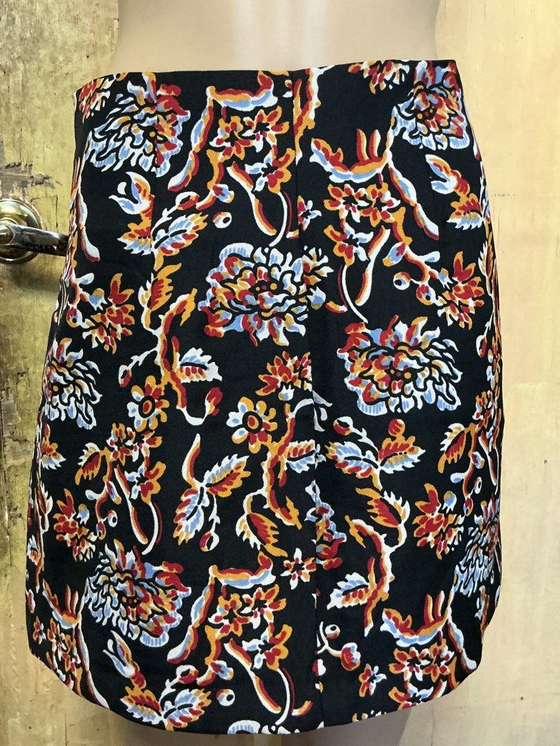 Zara skirt (Category: Skirts) located in Dolores. Submitted by narssandra (Listing ID 1450222196, Image 3). Description: .