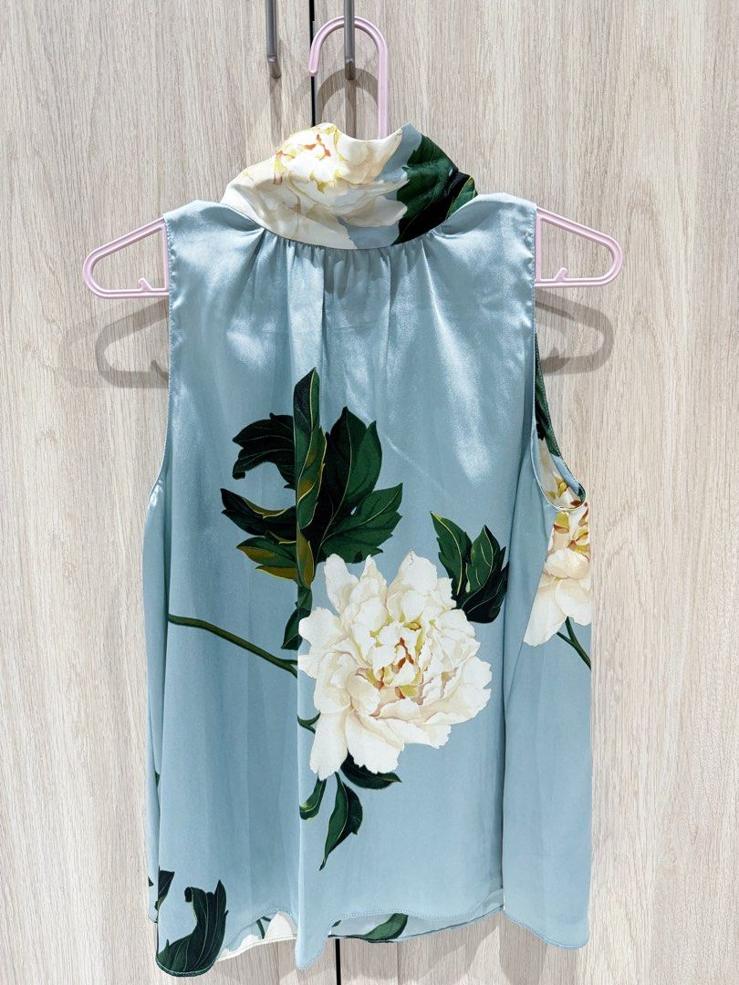 Zara Sleeveless Halter Neck Blouse (Category: Sleeveless) located in Manila. Submitted by shopforprelovedclothes (Listing ID 1450199750, Image 1). Description: Size: US XS Color: Green.