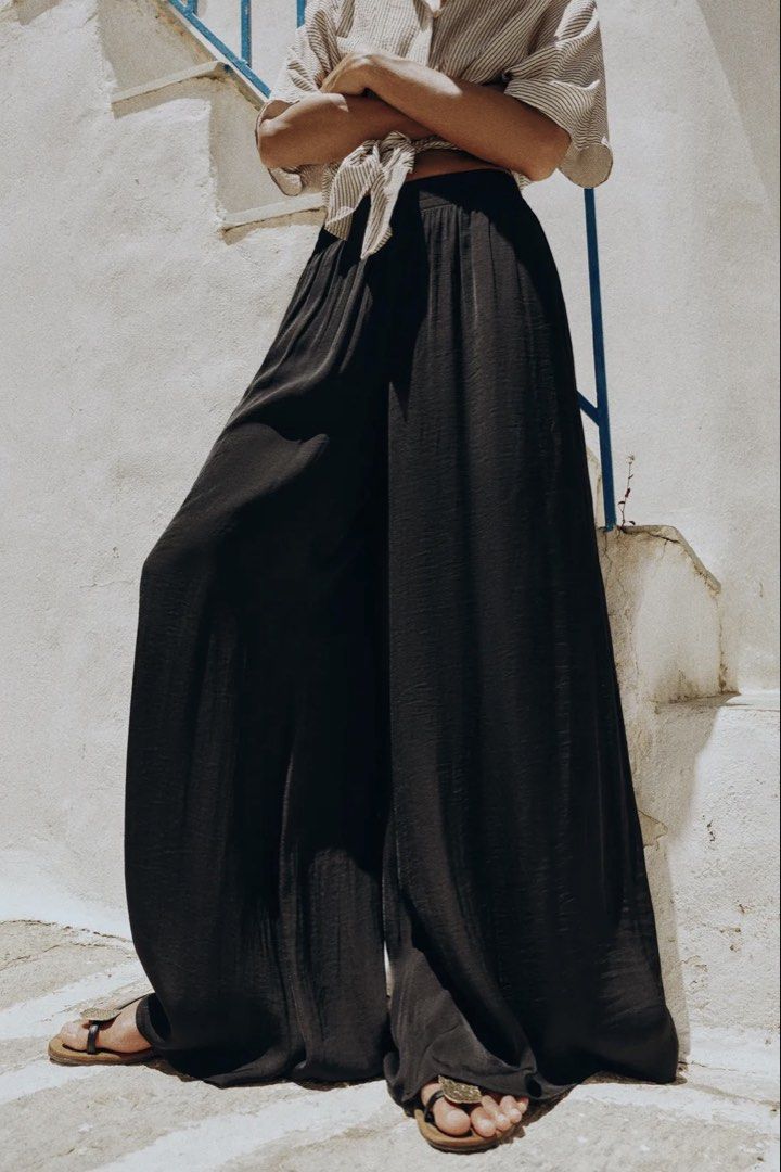 Zara wide flowing trousers (Category: Other Bottoms) located in Bandar Hilir. Submitted by janeexx_ (Listing ID 1450195419, Image 2). Description: Brand new with tag, so no nego. Please don't be a low baller! Size S, black color Normal price is Rm169.