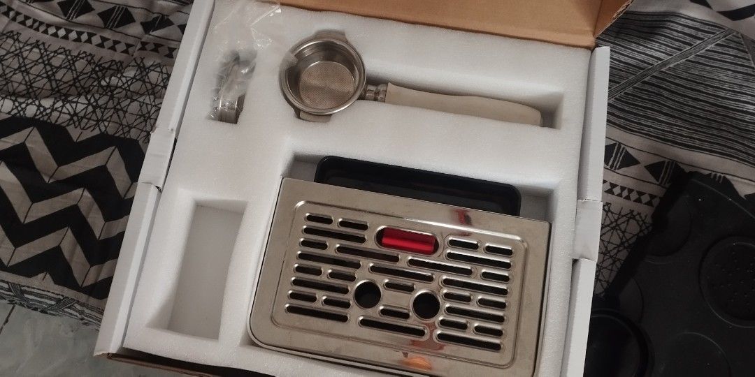 Gemilai G3005L Espresso Machine (Category: Coffee Machines & Makers) located in Quezon City. Submitted by tabitha.declutter (Listing ID 1450523325, Image 3). Description: complete with box w/soft copy receipt originally purchased at P15,709 pick up GSIS, Complex, Diokno Blvd. Pasay City Saturday only rds: Ugrade.