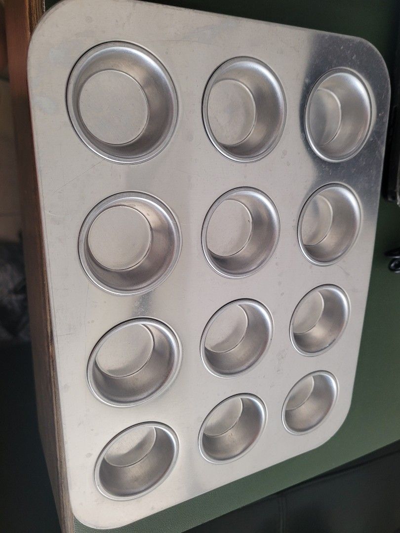 12-cup Muffin Tin Baking Pan
