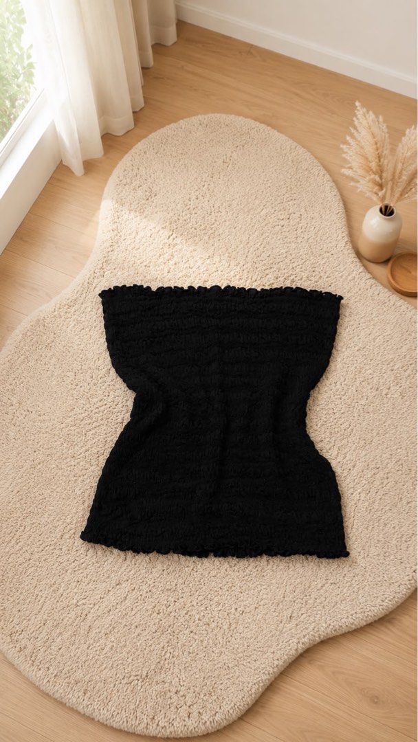 🖤 Smocked Tube Top Black | Stretchy | Basic Essential (Kategori: Atasan) berada di Jakarta Pusat. Dikirim oleh vavanshop22 (ID iklan 1450525387, Gambar 1). Deskripsi: 🖤 Smocked Tube Top Black | Stretchy | Basic Essential Brand: - 📏 LD: 80-90 🎨 Color: black 🤍 Kondisi: Good Condition 💰 Price: Rp 15.000 📦 Ready Beberapa Stock 🚚 Ship Nationwide 💌 dm/wa to order.