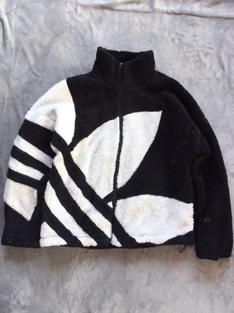 Adidas Big Logo Sherpa Jacket Medium Black White (Category: Coats, Jackets and Outerwear) located in Manila. Submitted by niggzreyno51476 (Listing ID 1450427319, Image 2). Description: - Adidas Big Logo Sherpa Jacket - Size: Medium - Color: Black and White - Material: Made with recycled polyester - Features: High stand collar for warmth and wind protection - Design: Big Trefoil logo on front and back - Pockets: Zipper pockets for secure storage -