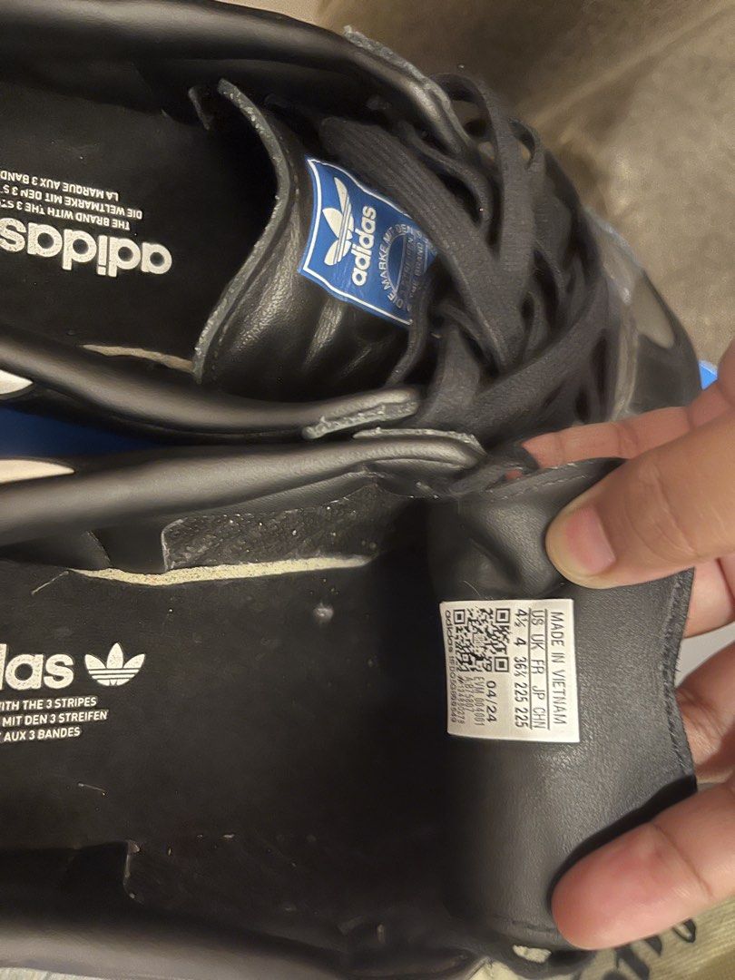 Adidas Samba OG - Black (Category: Sneakers) located in Cavite. Submitted by ericaybueno (Listing ID 1450496910, Image 3). Description: - Adidas Samba OG - Color: Black - Size: 4 UK / 4.5 US / 225 JP - Condition: Comes with Original Box - RFS: Di na bet ni seller, suko na ang manas kong paa. - Other remarks: Bought in original price, price is slighty nego, only used in a few times, never pa nabasa sa ulan, lady owner so you can expect the decent 
