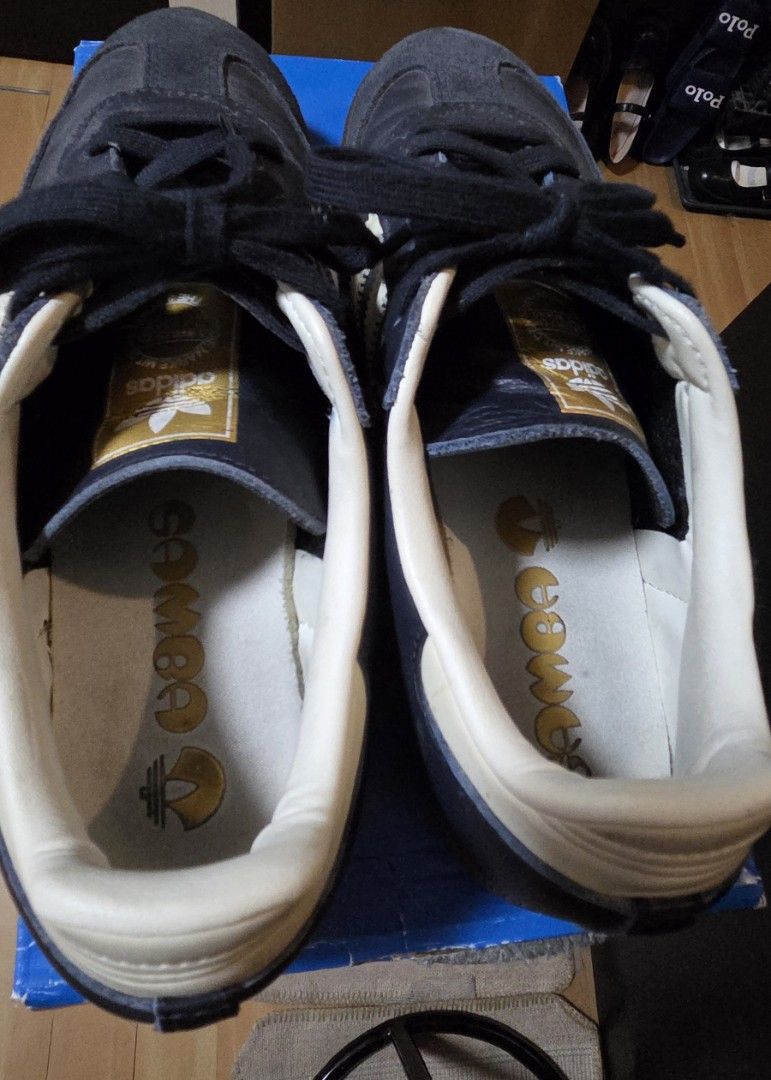 Adidas Samba OG NT Navy/White not onitsuka (Category: Casual Shoes) located in Manila. Submitted by daddyhunt99 (Listing ID 1450462101, Image 3). Description: - Adidas Samba OG Sneakers - Color: Navy Blue with White Stripes - Sole: Gum Sole - Size: US 8.5 (UK 8, EU 42, JP 265) - Origin: Made in Vietnam - Style: Classic, perfect for casual wear - Condition: Selling as no longer needed.