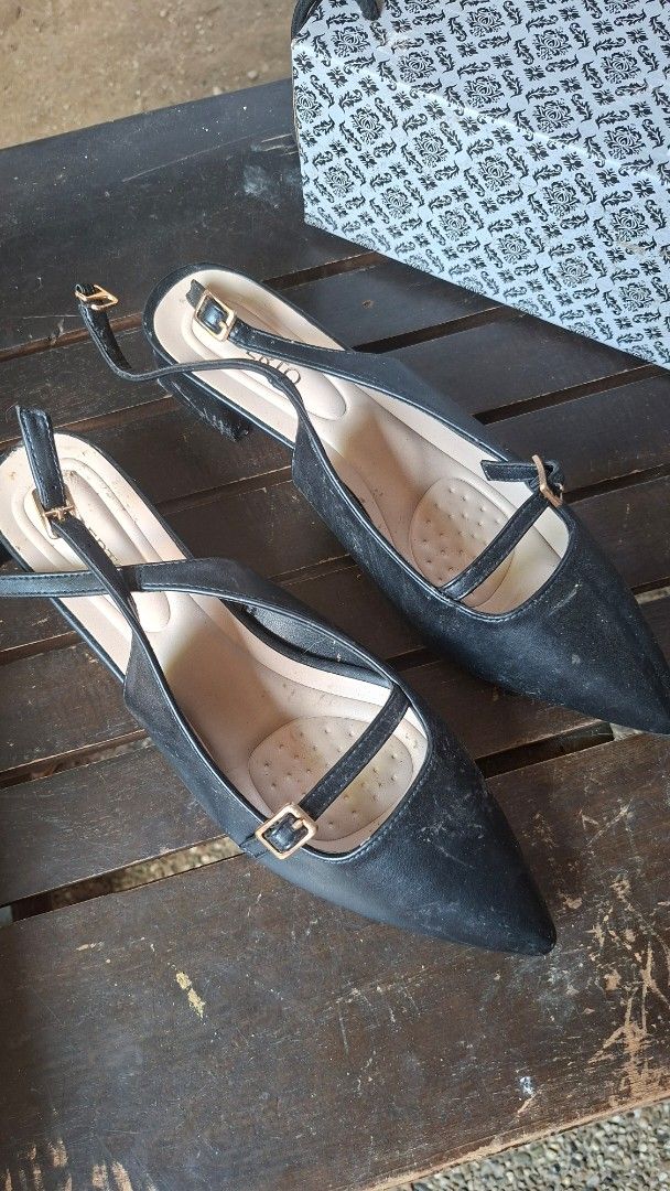 Alberto Black Pointed Toe Slingback Flats (Category: Flats & Sandals) located in Pasig City. Submitted by nicole_ng20 (Listing ID 1450328959, Image 1). Description: - Alberto black pointed toe slingback flats - Adjustable ankle straps with gold buckles - Low heel for comfortable daily wear - Soles feature repeated Alberto logo.