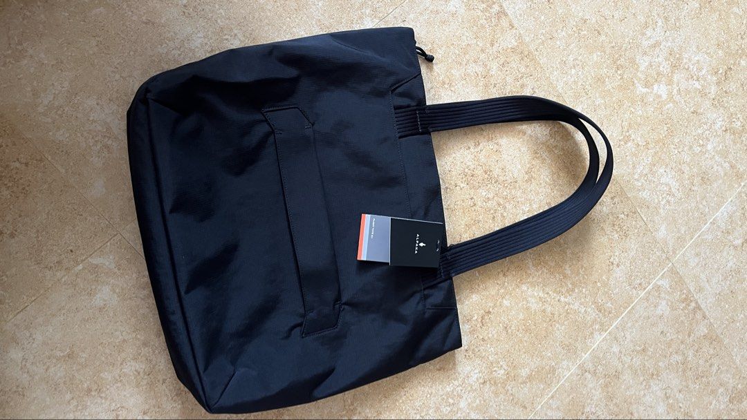 Alpaka Flight Tote Bag - Black (Category: Tote Bags) located in Cebu City. Submitted by joh_ling (Listing ID 1450339647, Image 2). Description: Alpaka Flight Tote Bag (L) in Black - BRAND NEW - still with tag and paperbag Gifted to me but I really want the M size of this which im buying so can swap also. - Durable material for long-lasting use - Comfortable shoulder strap and convenient webbing loop - Exterior front pocket with secure magnetic cl