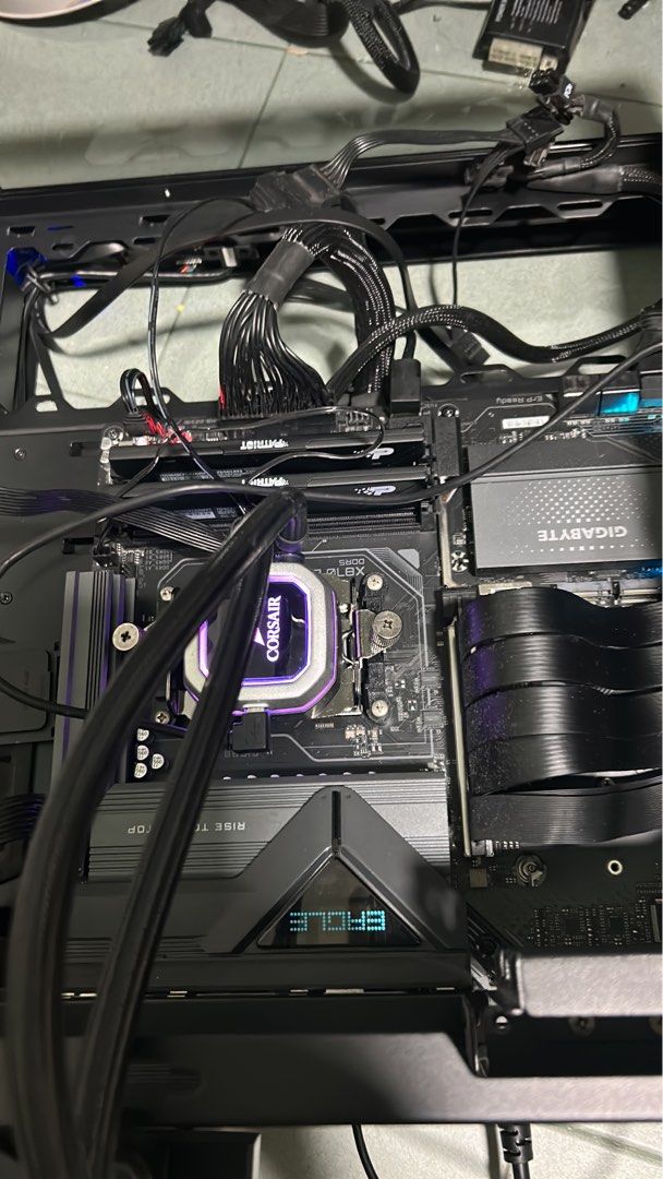 AMD Ryzen 7 9800X3D  CPU & Gigabyte Motherboard