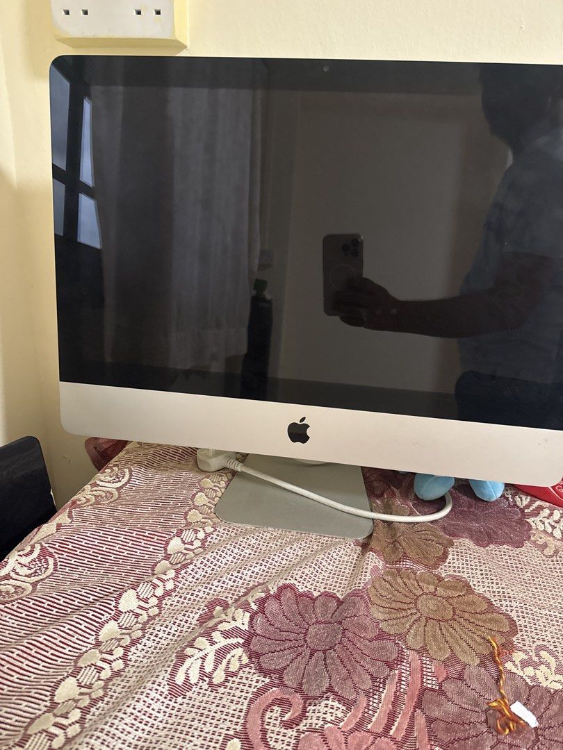 Apple iMac Desktop Computer512875929818245121