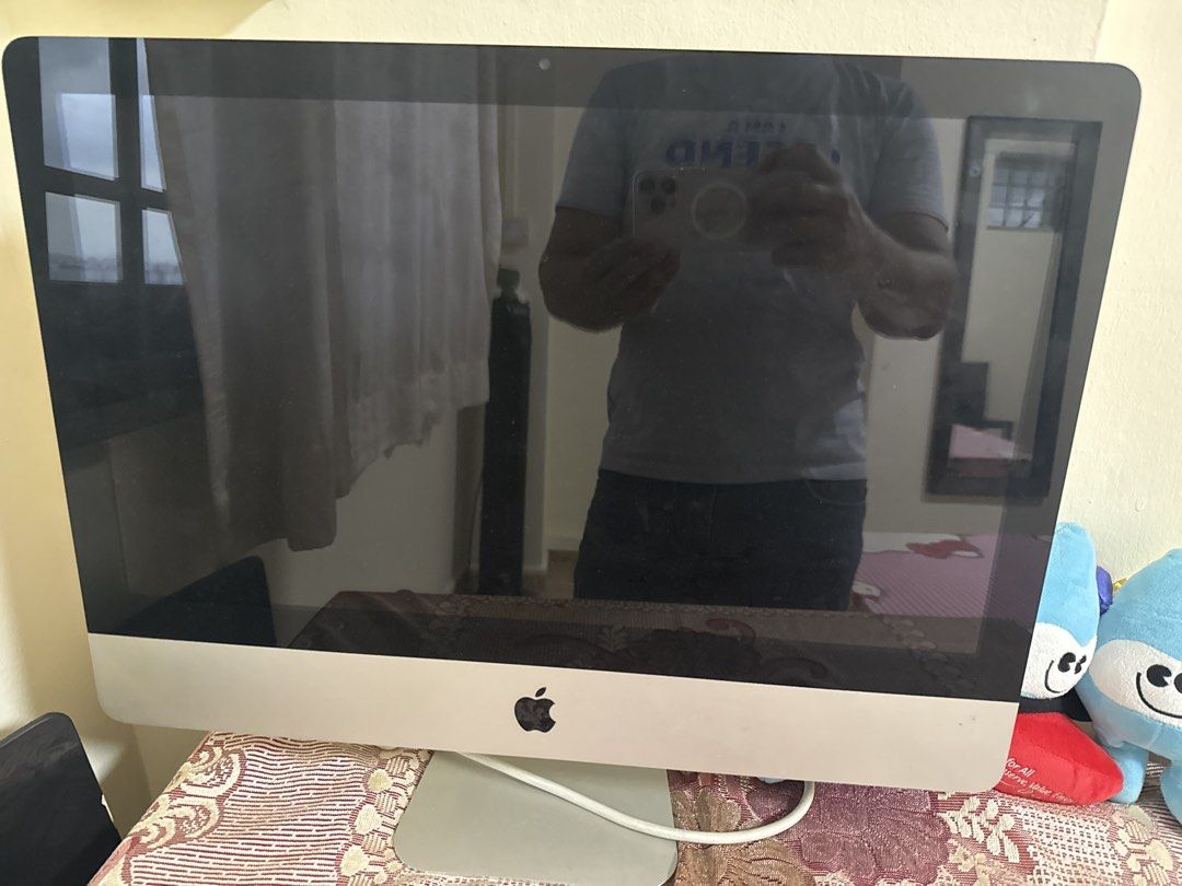 Apple iMac Desktop Computer512875929818245120
