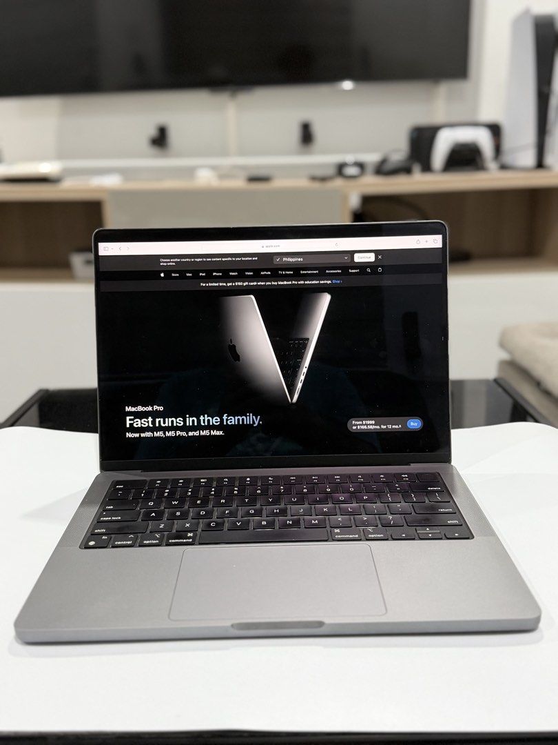 Apple MacBook Pro 14-inch M3 Chip, Computers & Tech, Laptops
