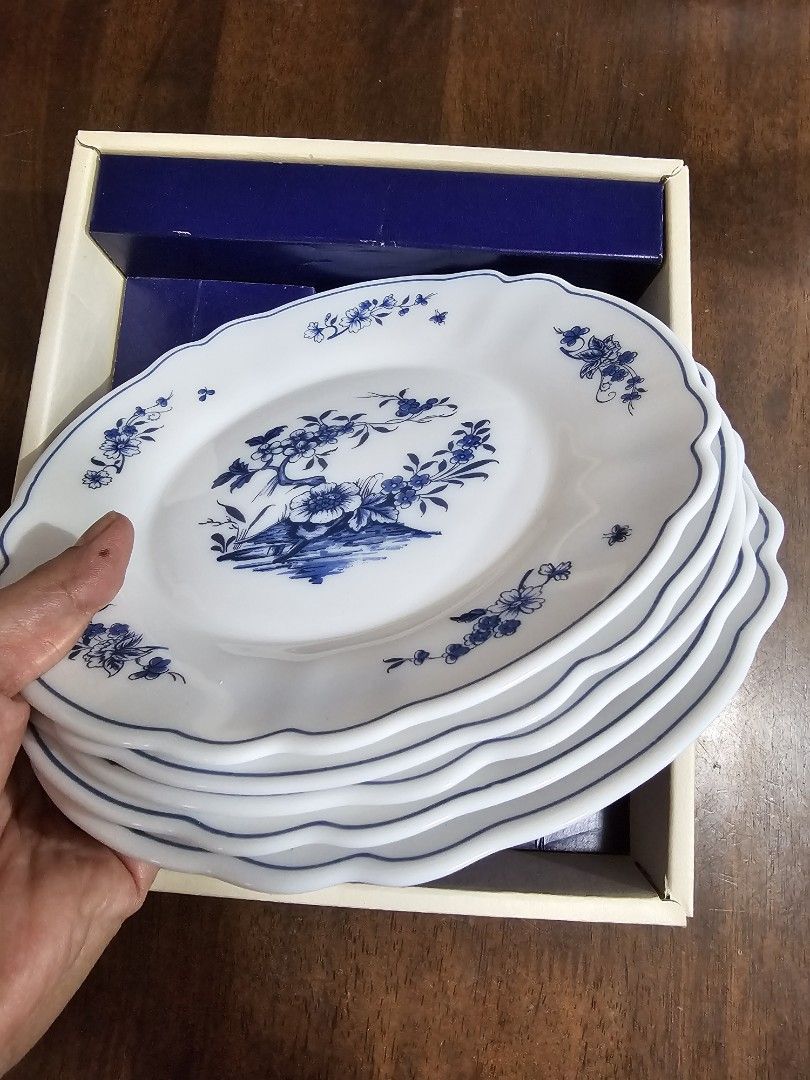 SALE❗️ARCOPAL Salad Plates - 5 pcs (Category: Dinnerware & Cutlery) located in Quezon City. Submitted by senyoramaria (Listing ID 1450523382, Image 2). Description: ARCOPAL Salad / Dessert Plate Microwave- safe 7.6 inches in diameter 5 pcs Php1250❗️ New with box..