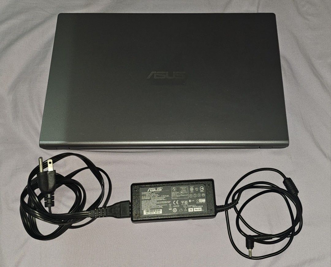 ASUS VivoBook X515JP Laptop (Category: Laptops & Notebooks) located in Manila. Submitted by ruszyyy (Listing ID 1450493889, Image 2). Description: 💻 FOR SALE: ASUS VivoBook X515JP Laptop ✨ Key Specifications Processor: Intel Core i5 (10th Generation) Memory: 8GB RAM (Fast 3200 MT/s) Storage: 512GB SSD (Plenty of space and fast boot times) Display: 15.6" Screen with 60Hz Refresh Rate Keyboard: Premium Backlit Keyboard (Great for typing in low lig