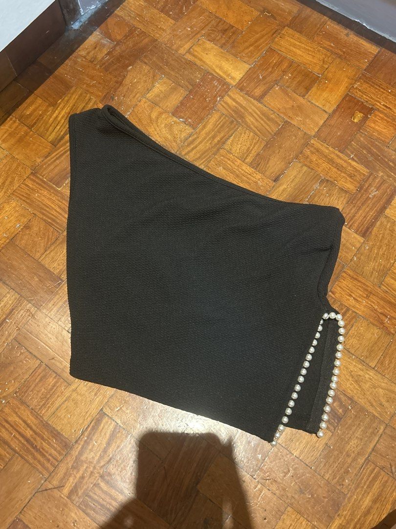 Asymmetrical black top with pearl detailing (Category: Sleeveless) located in Mandaluyong City. Submitted by malola (Listing ID 1450515295, Image 2). Description: Good for night outs :) Trendy and stylish Used once.