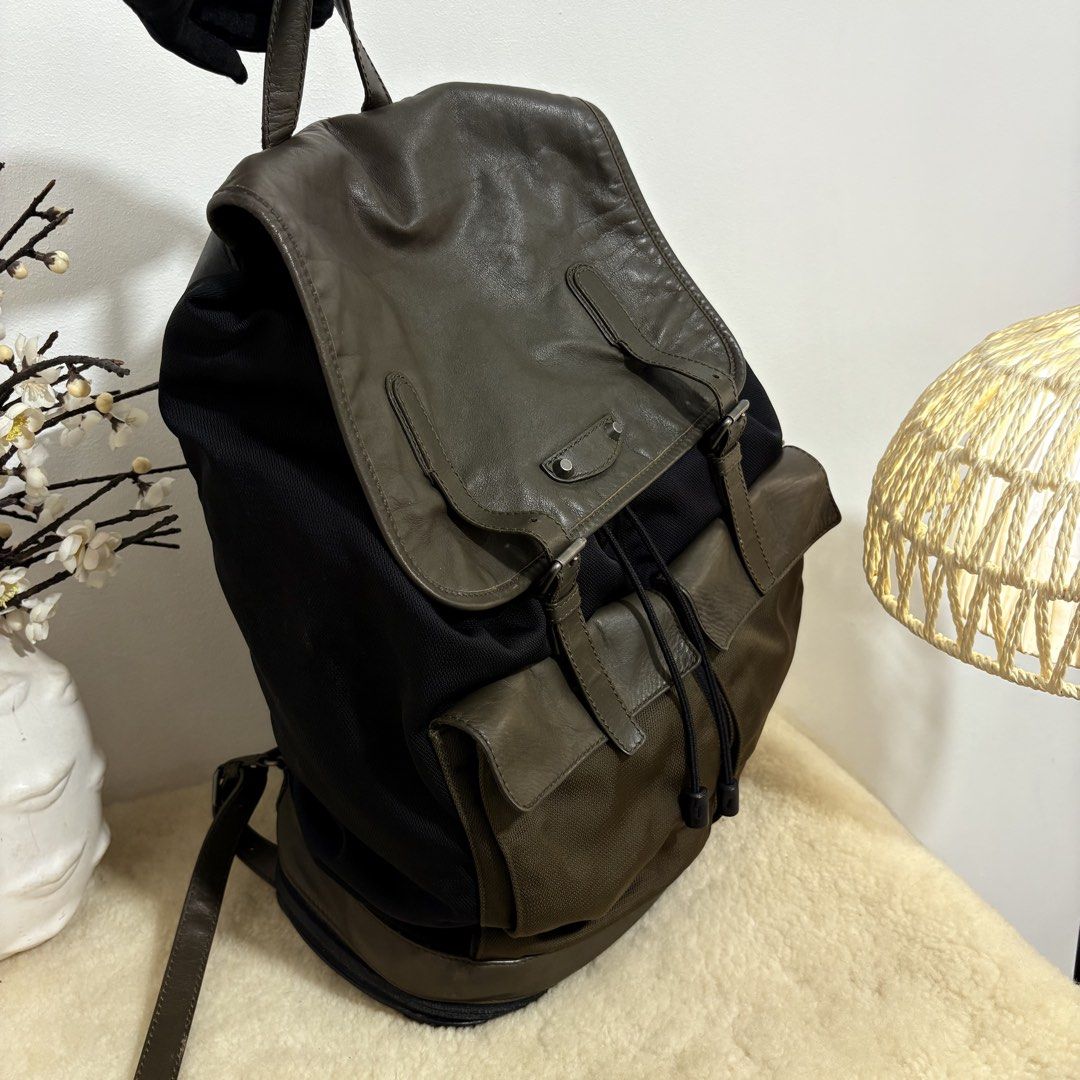 Authentic Balenciaga Bagpack (Category: Luxury Bags & Wallets) located in Binangonan. Submitted by makoleksyon (Listing ID 1450365893, Image 2). Description: Excellent condition Like new No flaws Size: H-17 x W-11 x D-6 inches Bought in Japan 💯% Authentic Money back guarantee .