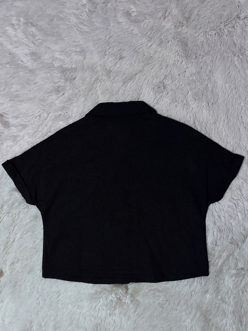Authentic Forme Black Cotton Collared Polo Boxy Shirt Top (Category: Shirts) located in Bulacan. Submitted by rin2024 (Listing ID 1450404881, Image 2). Description: Authentic Forme Black Cotton Collared Polo Boxy Shirt Top - With 97% cotton, 3% spandex blend for durable, cool, and flexible wear - With cropped, boxy, polo shirt cut for a casual fit Payment Method: GCash only. Delivery Options: Lalamove, Grab, and J&T only, with shipping fee should