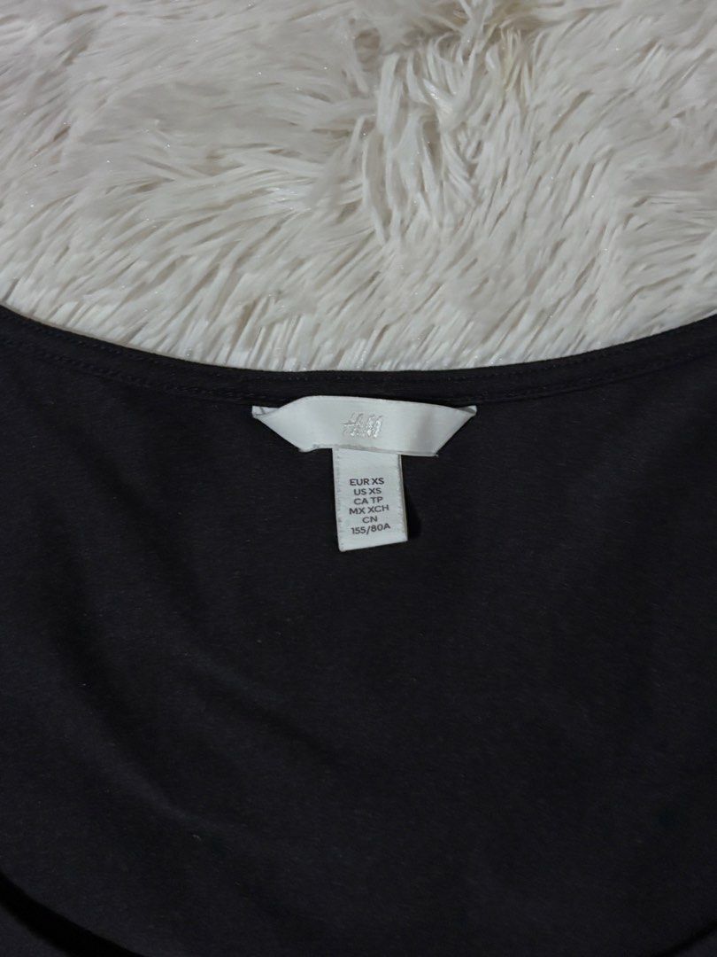 Authentic H&M Fitted Wide Low Neck Bodysuit (Category: Shirts) located in Bulacan. Submitted by rin2024 (Listing ID 1450412680, Image 3). Description: Authentic H&M Fitted Wide Low Neck Bodysuit - With low and wide neck - With stretchable fabric - With secure buttons - With double fabric on chest area Payment Method: GCash only. Delivery Options: Lalamove, Grab, or J&T only, with shipping fee shouldered by buyer..