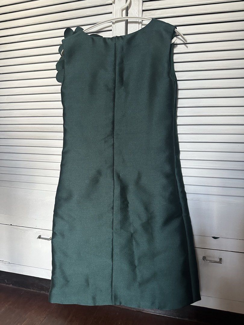 Authentic Vania Romoff Nancy Shift Dress Small (Category: Dresses) located in Muntinlupa City. Submitted by tch57 (Listing ID 1450340661, Image 2). Description: Elegant shift dress in forest green with beautiful floral detailing and hidden side pockets. * Size Small (best fits XS–S) * Originally altered by the Vania Romoff Studio from a larger fit to a true size Small for a better silhouette * Brand new, never worn * Sold as is I purchased this o
