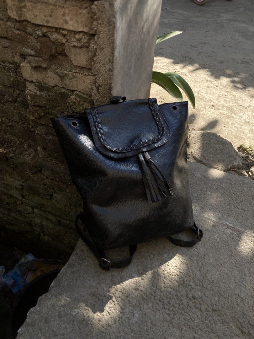 backpack drawstring tas leather kulit mini (Kategori: Tas & Dompet Wanita) berada di Pare. Dikirim oleh bekaskunyarmu.carau (ID iklan 1450359169, Gambar 1). Deskripsi: mini Backpack drawstring Kondisi cakep keren simple cocok pake jalan jalan geser / slide untuk detail ✨tanyakan jika kurang jelas✨ Harga : silahkan bertanya WA: 081558967350 💢JIKA DM SLOWRESP BISA LANGSUNG KE WA💢 Pengiriman dari PARE KEDIRI Harga? Wa/DM Wa 081558967350 #taskulita