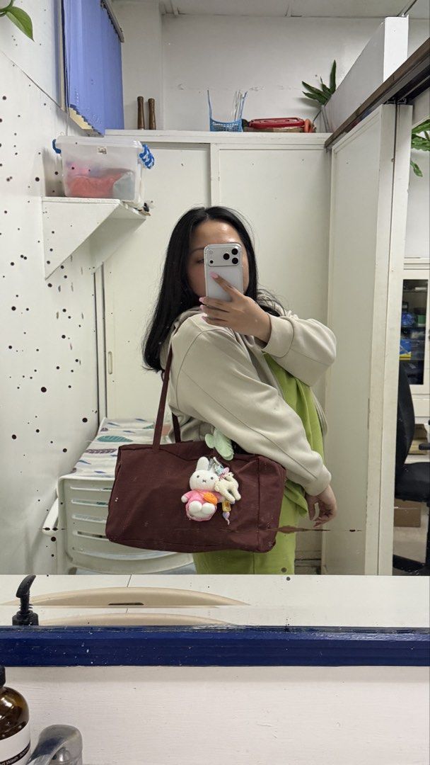 Baggu Medium Nylon Bowler Bag (Mahogany) (Category: Tote Bags) located in Mandaluyong City. Submitted by txd13_ (Listing ID 1450421918, Image 2). Description: SUPER love this but honestly i have too much things in my bag and it cant fit anymore and i wanna buy a new one HAHA - can fit 13” macbook air - 1 pocket inside - with key clip inside - slightly used, NO flaws!! (took good care of em) - original price is 5195 (certified calm).