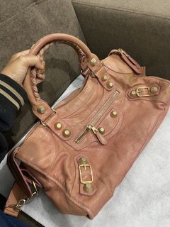 (Kategori: ) berada di . Dikirim oleh ikabagslouvre (ID iklan 1450433174, Gambar 1). Deskripsi: .