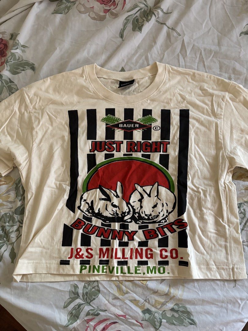 Bangkok Graphic Tee (Category: Tshirts & Polo Shirts ) located in Quezon City. Submitted by jenos (Listing ID 1450379685, Image 1). Description: Cropped tee bought from Chatuchak market.
