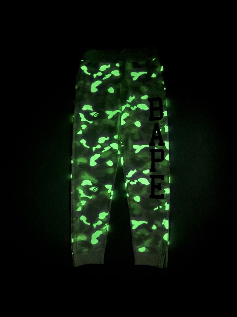Bape Side Script “Glow in The Dark” Gray Camou SweatPants (Category: Joggers) located in Manila. Submitted by whowearsstreetwear (Listing ID 1450498786, Image 3). Description: Bape Side Script “Glow in The Dark” Gray Camou SweatPants (Authentic) - Size: Small on tag (measurements in inches) W - 28 - 34 L - 40 Condition: Very Good Flaw/s: stains (check pics) + shipping fee Location: Manila (Near UST) .