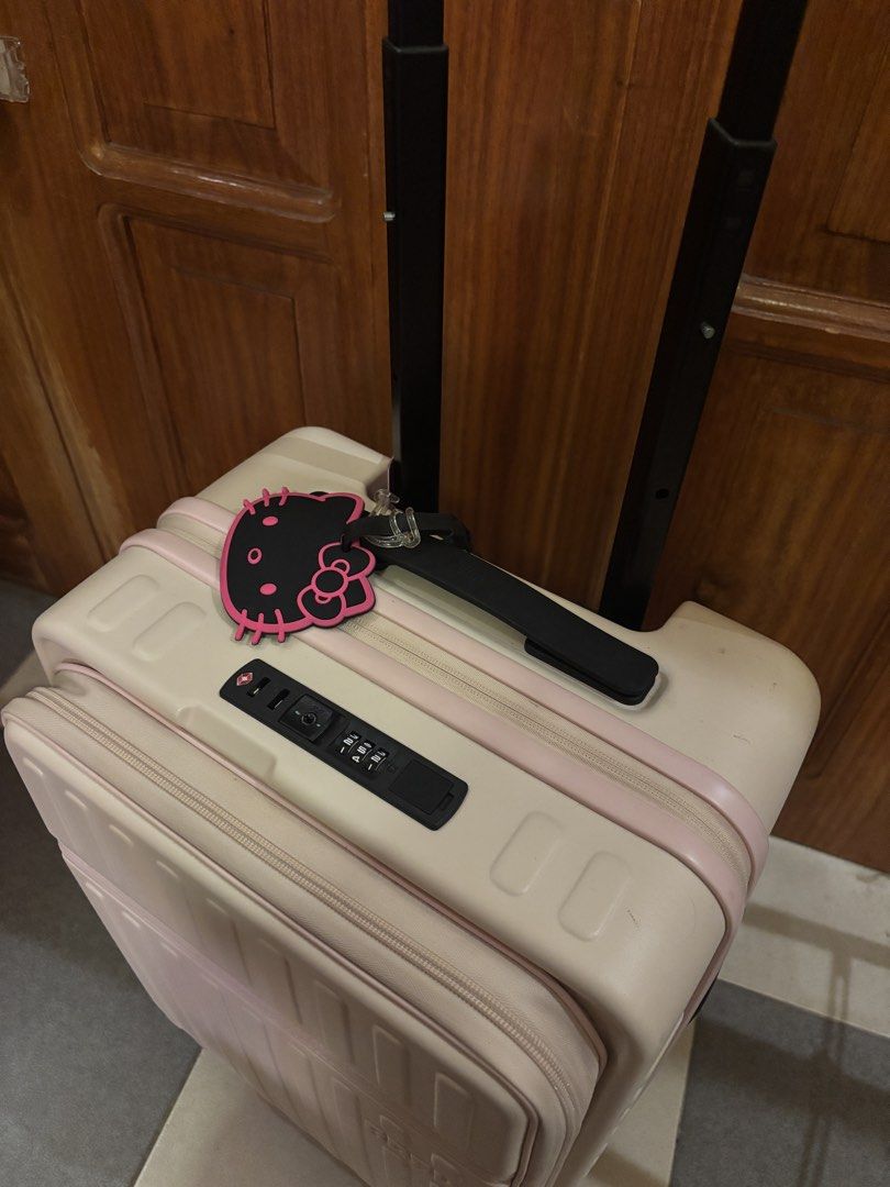 Bash Sakura Luggage Travel Bag (Category: Luggage) located in Bacolod City. Submitted by jeeyahsells (Listing ID 1450347671, Image 2). Description: used a few times orig price: ₱6995 + shipping (aabot ₱7k+) selling for a decent price! minimal signs of usage.