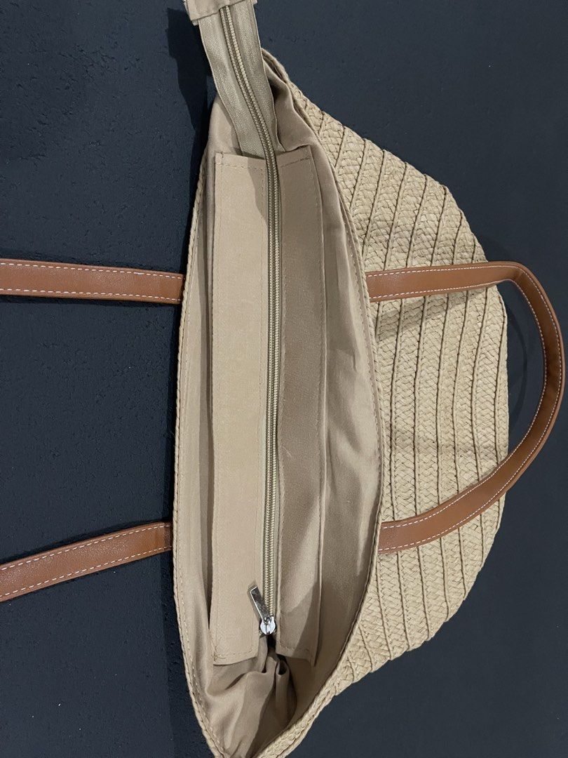 Beach Woven Shoulder Bag (Category: Beach Bags) located in Santa Cruz, Pampanga. Submitted by httpschayo (Listing ID 1450449281, Image 3). Description: Beach Bag — good condition (barely used) — very spacious interior .