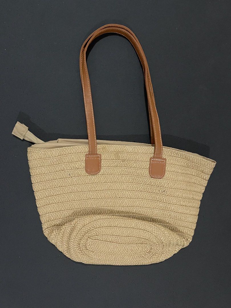 Beach Woven Shoulder Bag (Category: Beach Bags) located in Santa Cruz, Pampanga. Submitted by httpschayo (Listing ID 1450449281, Image 2). Description: Beach Bag — good condition (barely used) — very spacious interior .
