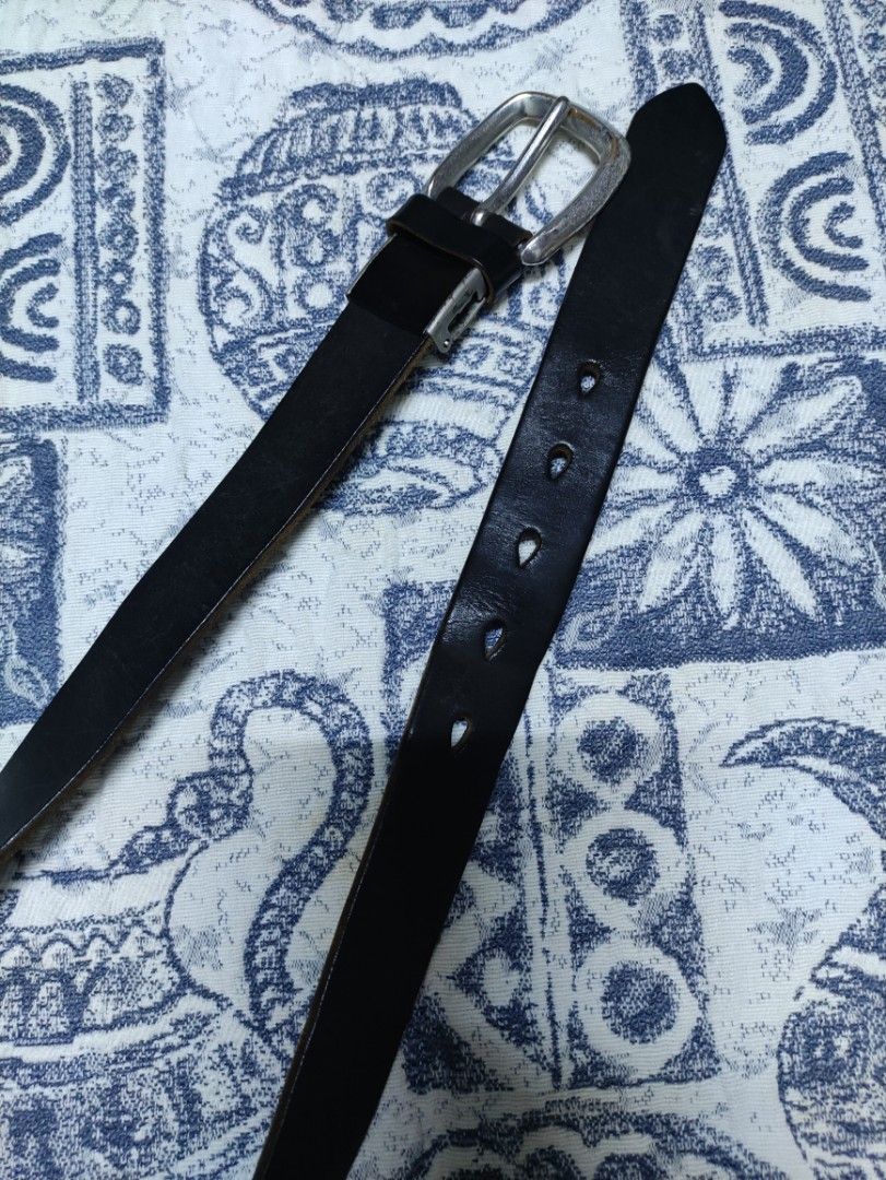 Belt Leather (Category: Belts) located in Bukit Mertajam. Submitted by fossu (Listing ID 1450335687, Image 2). Description: Belt Leather Panjang 40 inci Lebar 1.1 inci.