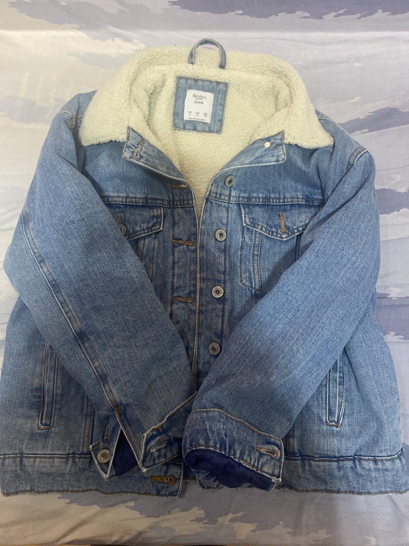 Bershka Denim Sherpa Lined Jacket Size S (Category: Coats, Jackets and Outerwear) located in Manila. Submitted by _andireya (Listing ID 1450363537, Image 1). Description: - Classic blue denim jacket - Lined with warm sherpa for extra coziness - Button-up front with chest pockets - Ideal for cooler weather - Versatile and easy to style.
