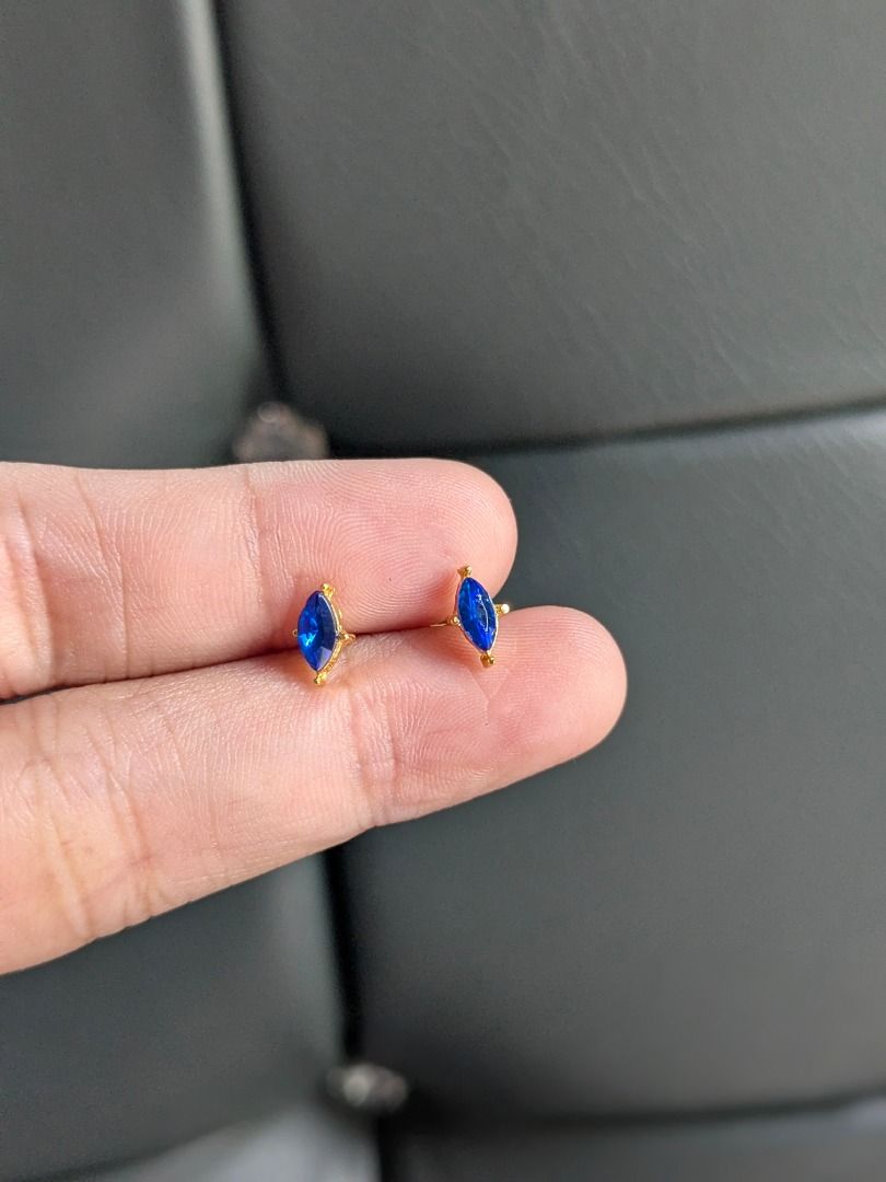 BKK Blue Sapphire Oval Cut Earrings (Category: Earrings) located in Quezon City. Submitted by nnncorner (Listing ID 1450486038, Image 1). Description: BKK Blue Sapphire Oval Cut Minimalist Earrings Hypoallergenic Non tarnished Lightweight synthetic only but PQ it comes with a box Super pretty in person and minimalist 480.