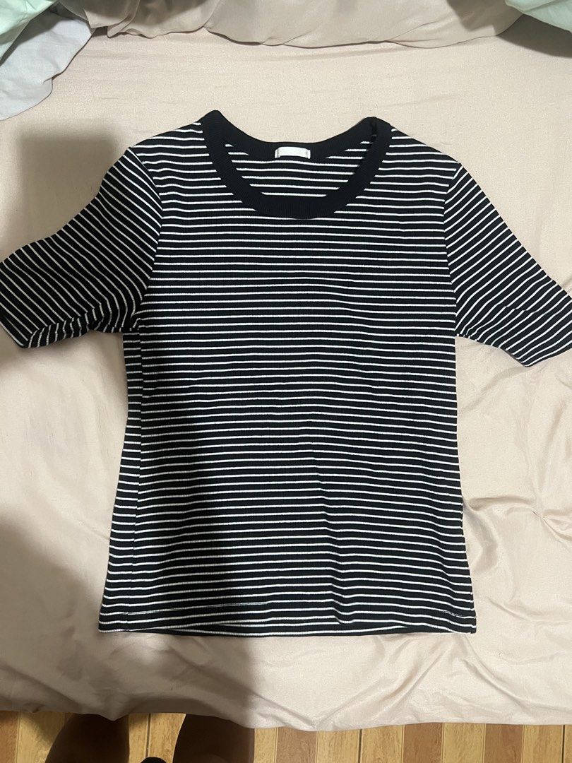 Black and White Striped T-shirt (Category: Tshirts & Polo Shirts ) located in Manila. Submitted by helpm3declutt3rrr (Listing ID 1450476811, Image 1). Description: - Classic black and white stripes - Crew neck, short sleeves - Comfortable and versatile for everyday wear - Easy to pair with jeans or shorts - A wardrobe essential.