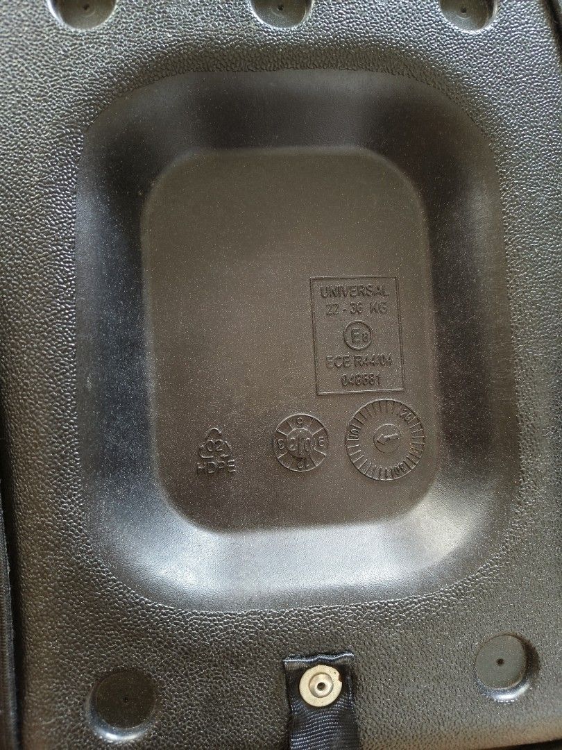 Black Car Seat Booster (Category: Car Seats) located in Paranaque City. Submitted by pickleandpumpkeen (Listing ID 1450391918, Image 3). Description: - Black car seat booster for child safety. - ECE R44/04 certified for peace of mind. - Universal fit for most car seats. - Easy and quick installation. - Lifts child for correct seatbelt positioning. - Made with durable materials. - Clean and ready for its next adventure!.