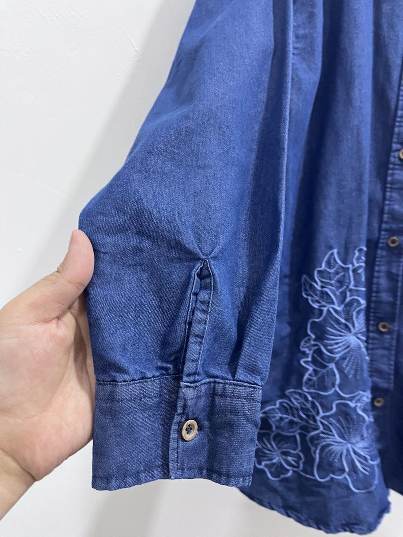 Blouse Denim (Category: Blouses) located in Bota. Submitted by nnadysaa (Listing ID 1450354595, Image 3). Description: Pakai sekali sahaja.