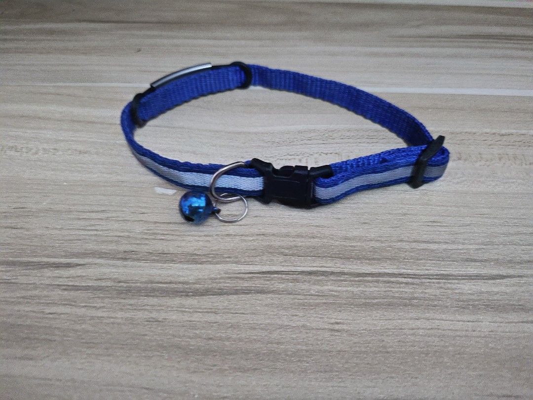Blue Pet Collar with Bell and Reflective Strip (Category: Homes & Other Pet Accessories) located in Angeles City. Submitted by buxom.cheeks (Listing ID 1450437144, Image 1). Description: - Adjustable blue collar for pets - Features a reflective strip for enhanced visibility - Includes a small blue bell - Equipped with a secure black buckle - Ideal for easily tracking your furry friend.