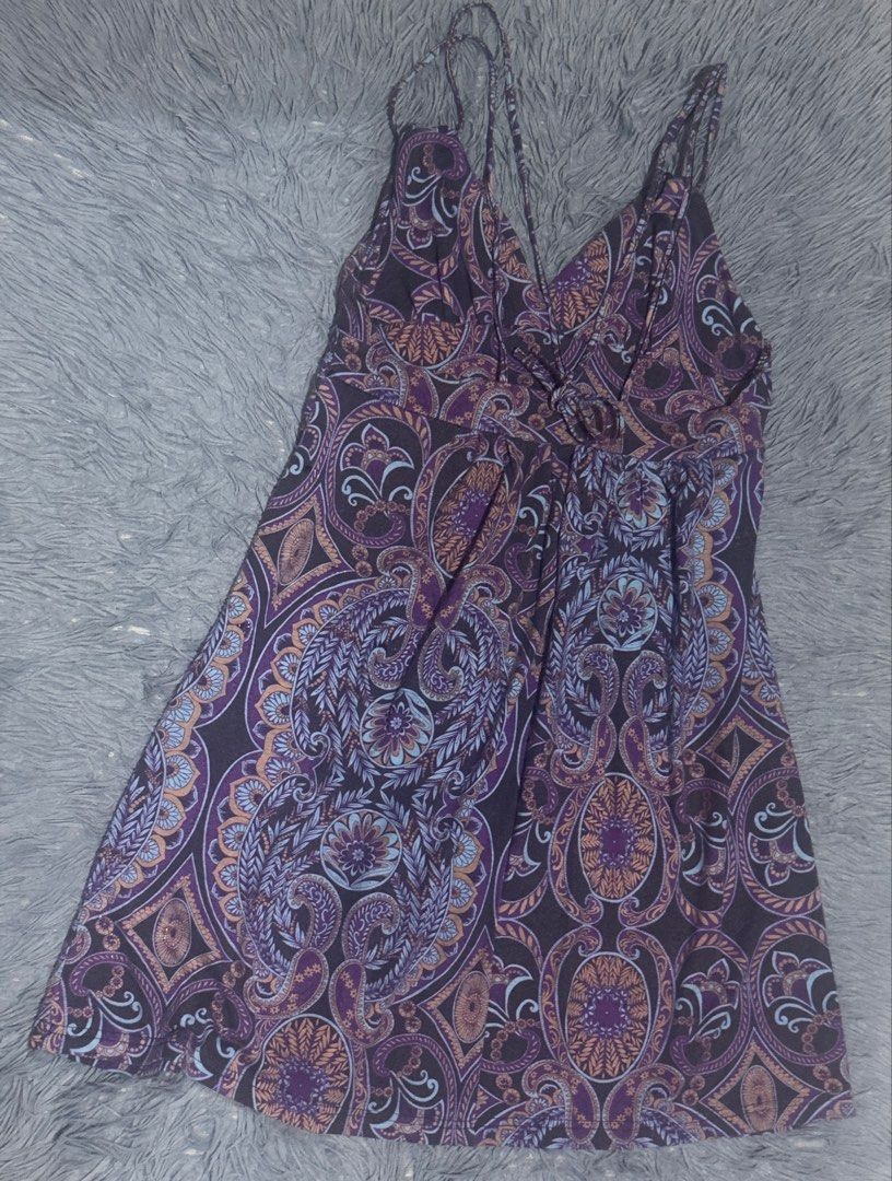 Boho Paisley Sundress (Category: Dresses) located in Manila. Submitted by kgdecluttercloset (Listing ID 1450477516, Image 3). Description: Featuring adjustable spaghetti straps, a flattering V-neck, flowy fit and a unique ring-detail back..