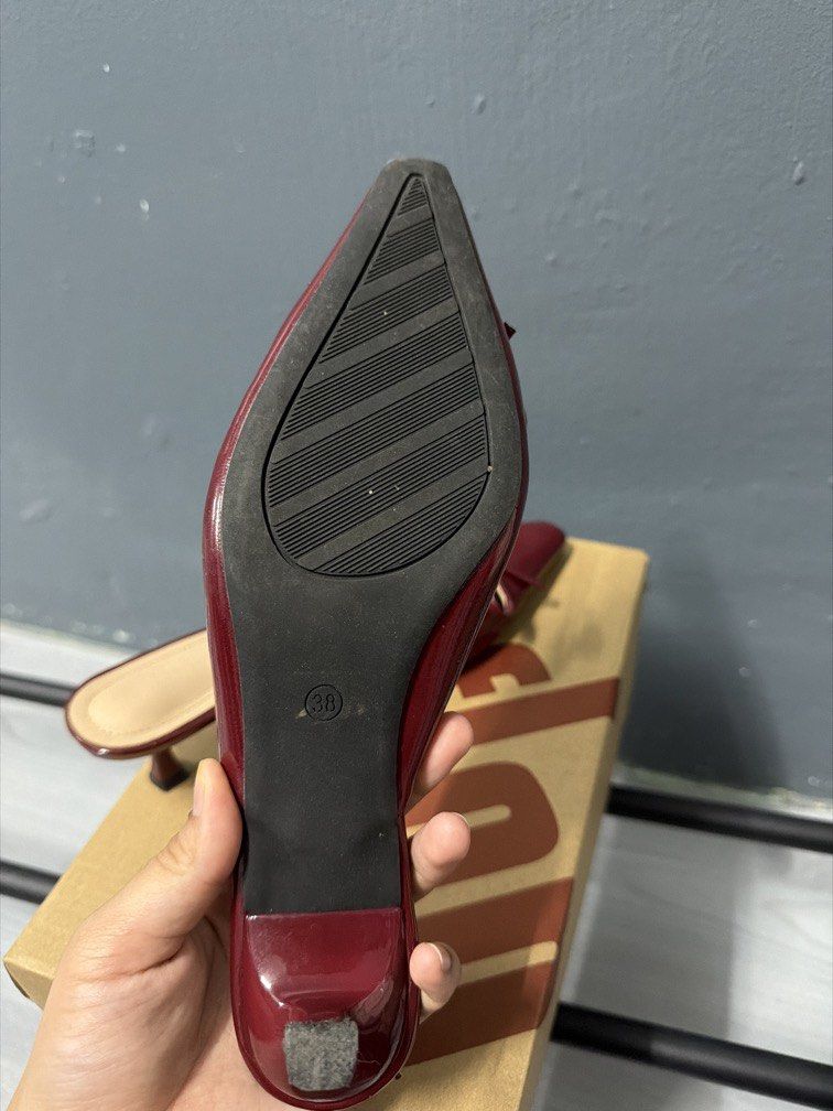 BURGUNDY HEELS (Category: Heels) located in Kuala Lumpur. Submitted by nrfienalee (Listing ID 1450433538, Image 3). Description: NAK LETGO MURMUR, KAKI KURUS RUNCING CANTIK PAKAI.