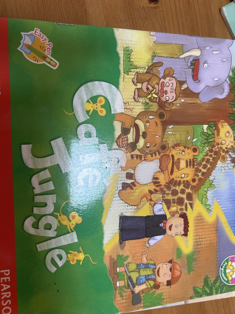 Cafe jungle （分類：教科書）位於 Hong Kong。 由 ikcoin8010 提交（商品編號 1450470970，圖片 1）。簡介： 呢本係Pearson出嘅英文故事書，叫做《Jungle》。有好多可愛嘅動物插圖。。