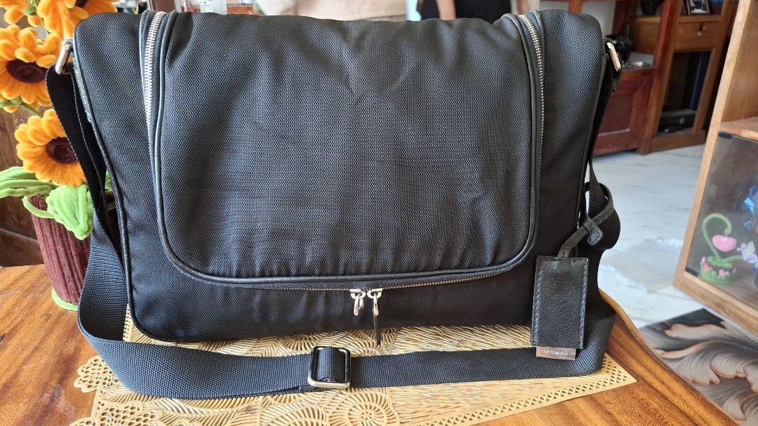 CALVIN KLEIN Black Messenger Bag with Adjustable Strap (Category: Luxury Bags & Wallets) located in Libon. Submitted by jaladzarmi80045 (Listing ID 1450347801, Image 1). Description: - Durable textured black messenger bag - Main zippered compartment - Adjustable shoulder strap - Small leather tag accent - Spacious interior - Ideal for everyday use or travel.